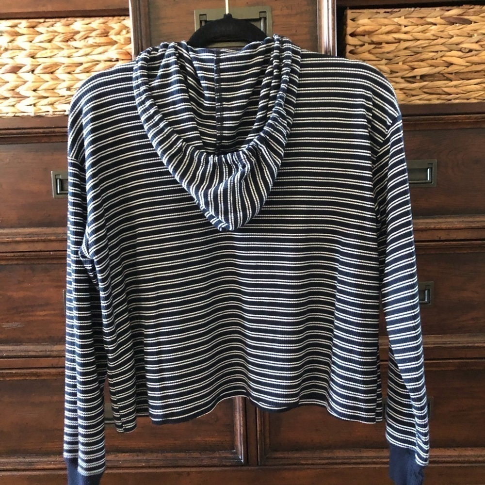 Hollister long sleeve thermal hooded blue & white striped semi-cropped top in XS - Picture 2 of 8